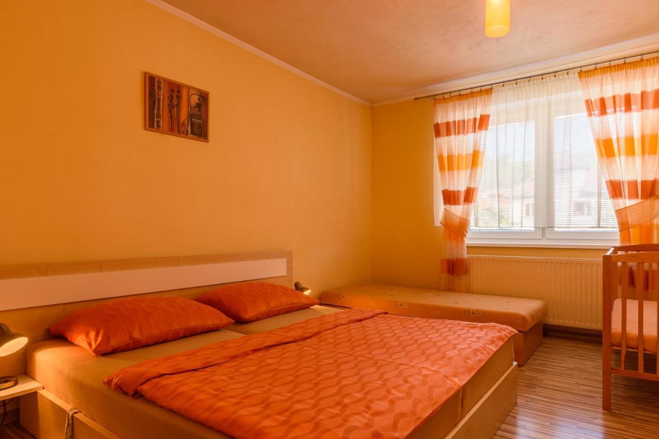 Apartman Elegant 2 Besenova Bagian luar foto