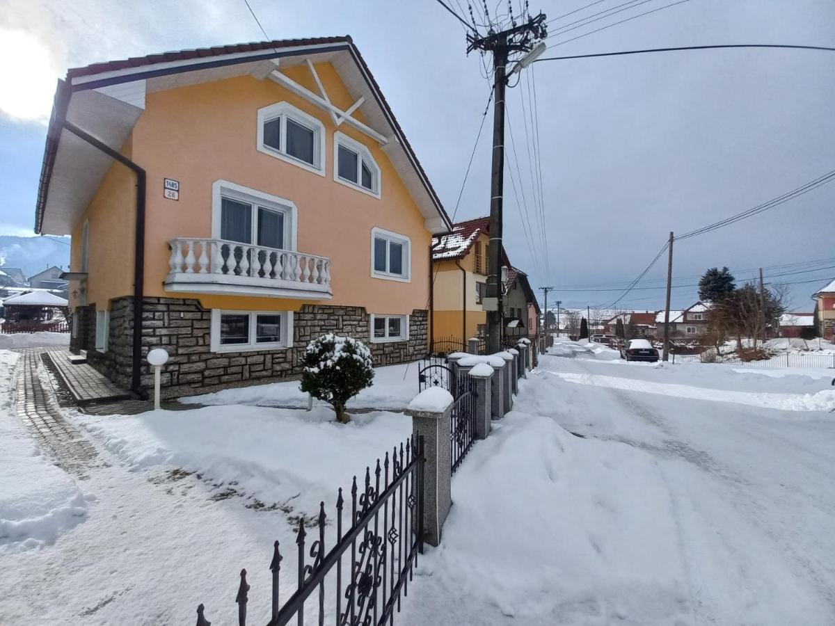 Apartman Elegant 2 Besenova Bagian luar foto