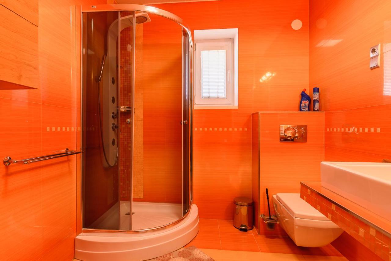 Apartman Elegant 2 Besenova Bagian luar foto